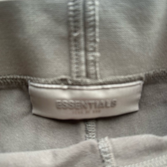 Essentials leggings - Picture 3 of 5